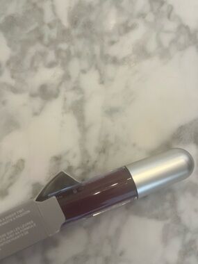 R.E.M. essential drip lip oil in Juice box